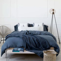 Hampton Navy Linen Throw - Blankets