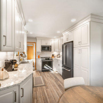 Transitional Kitchen in Ellet / Akron
