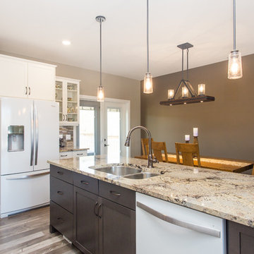 Ranchlands - Medicine Hat - Two Toned Kitchen