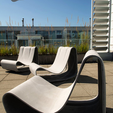 Contemporary Modern Rooftop Garden Design with Modern Outdoor Chairs