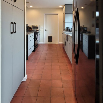 Gray Grid: An Individual Kitchen
