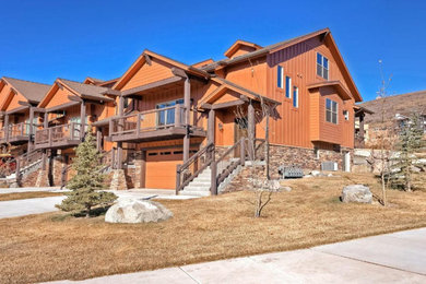 Photo of a modern house exterior.