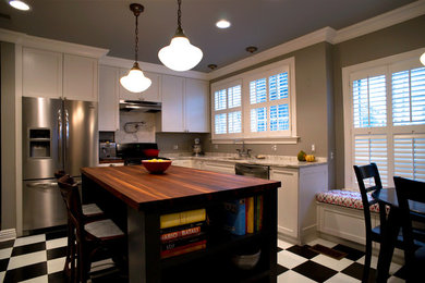 Example of a minimalist kitchen design in Detroit