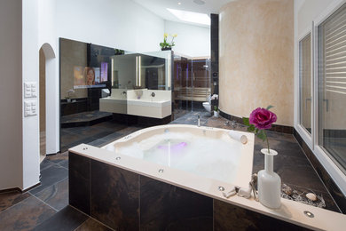Modernes Badezimmer in Sonstige