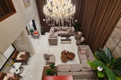 Minimalist living room photo in Mumbai