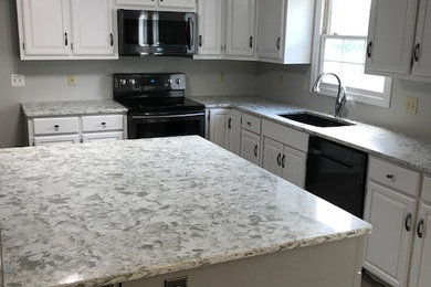 Inspiration for a mid-sized transitional kitchen remodel in Cleveland