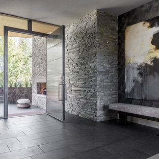 Exempel på en rustik entré