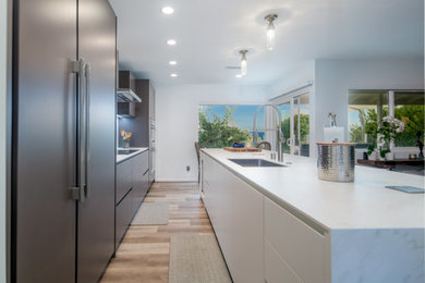 Example of a large transitional eat-in kitchen design in Other with an undermount sink, quartz countertops, porcelain backsplash, stainless steel appliances and an island