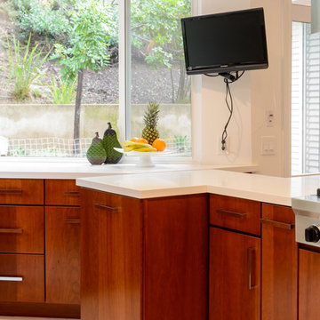 Modern Spacious Kitchen Remodel with Movable Island
