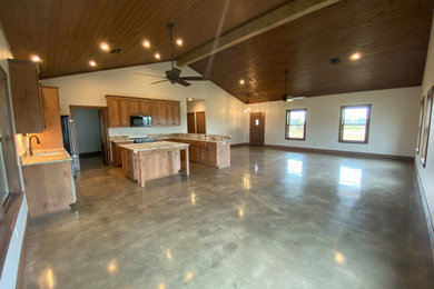 Example of a classic kitchen design in Austin