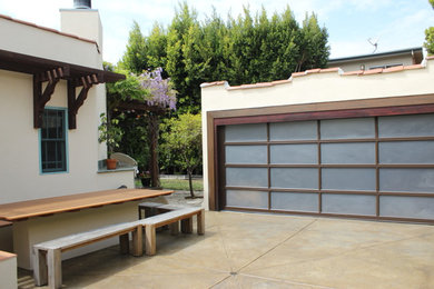 Example of a trendy home office design in Los Angeles