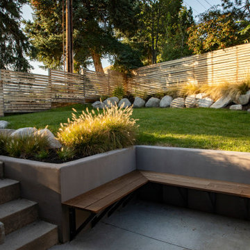 Retaining Wall With Seating