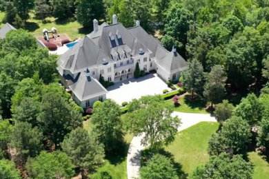 Example of an exterior home design in Charlotte