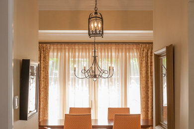 Example of a classic dining room design in Miami