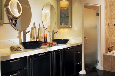 Example of a trendy bathroom design in Chicago