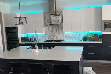 Photo of a medium sized contemporary kitchen in Los Angeles.