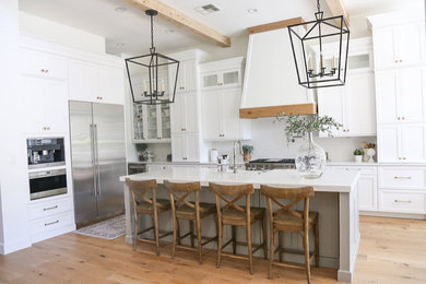 Transitional kitchen photo in Austin