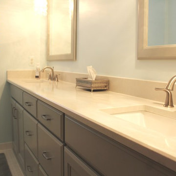 Kabinart Maple Hampton in Shade Bathroom