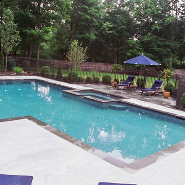 Custom Pools & Spas