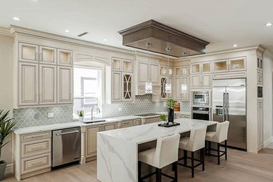 Transitional kitchen photo in Vancouver