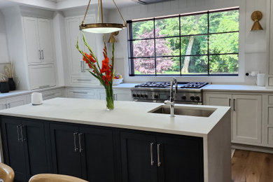 Inspiration for a modern kitchen remodel in New York