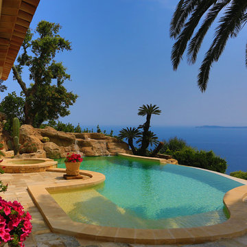 Piscine à débordement