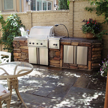 Outdoor Kitchens & Grills