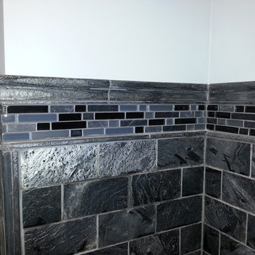 Macianos bathroom