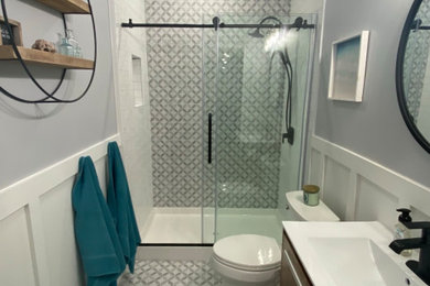 Example of a minimalist bathroom design