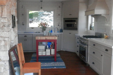 Home design - transitional home design idea in Vancouver