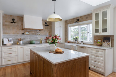 Elegant kitchen photo in Seattle