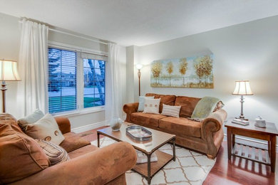 Elegant living room photo in Toronto