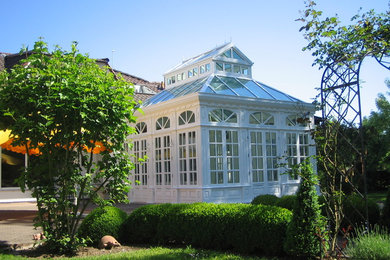 Englischer Wintergarten in viktorianischem Stil, mit Laternendach