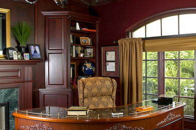 Home office - traditional home office idea in Chicago