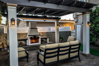 Example of a mountain style patio design in Los Angeles
