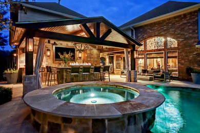 Example of a transitional patio design in Houston