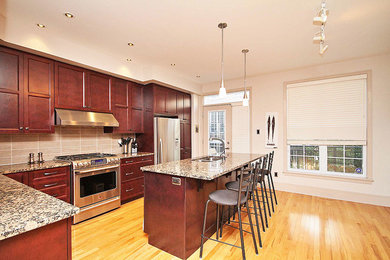 Kitchen - transitional kitchen idea in Toronto