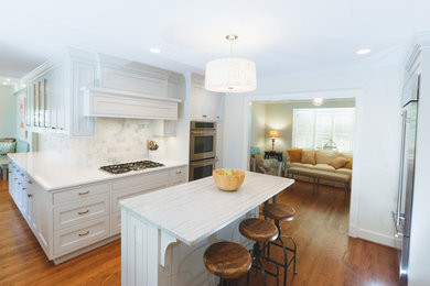 Elegant kitchen photo in Richmond