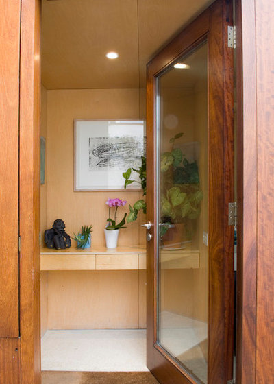 Contemporary Entrance by houseology