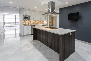 Example of a trendy kitchen design in Chicago
