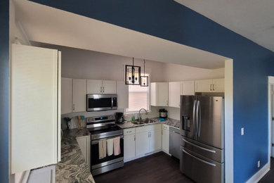 Kitchen - kitchen idea in Omaha