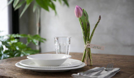 Idea deco del mes: Un centro de mesa con tulipanes y espárragos