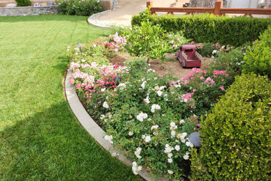 Inspiration for a farmhouse landscaping in Orange County.