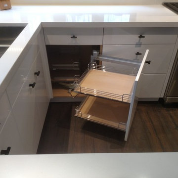 Jackson NH Modern High Gloss Kitchen with Quartz Waterfall Penninsula