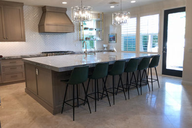 Example of a kitchen design in Orange County