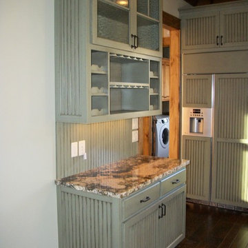 Hampton Estates Eased Borders Hutch
