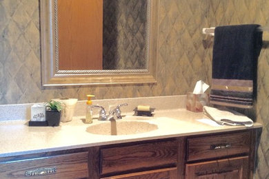 Transitional home design photo in Toronto