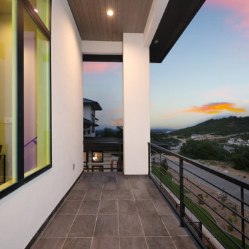 Modern: 4,950 ft², 4 BR/4 BA/2 ST home