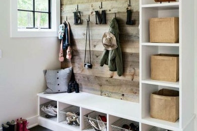 Laundry room - traditional laundry room idea in Houston