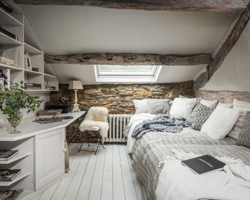 Landhausstil Schlafzimmer mit beiger Wandfarbe Ideen, Design & Bilder